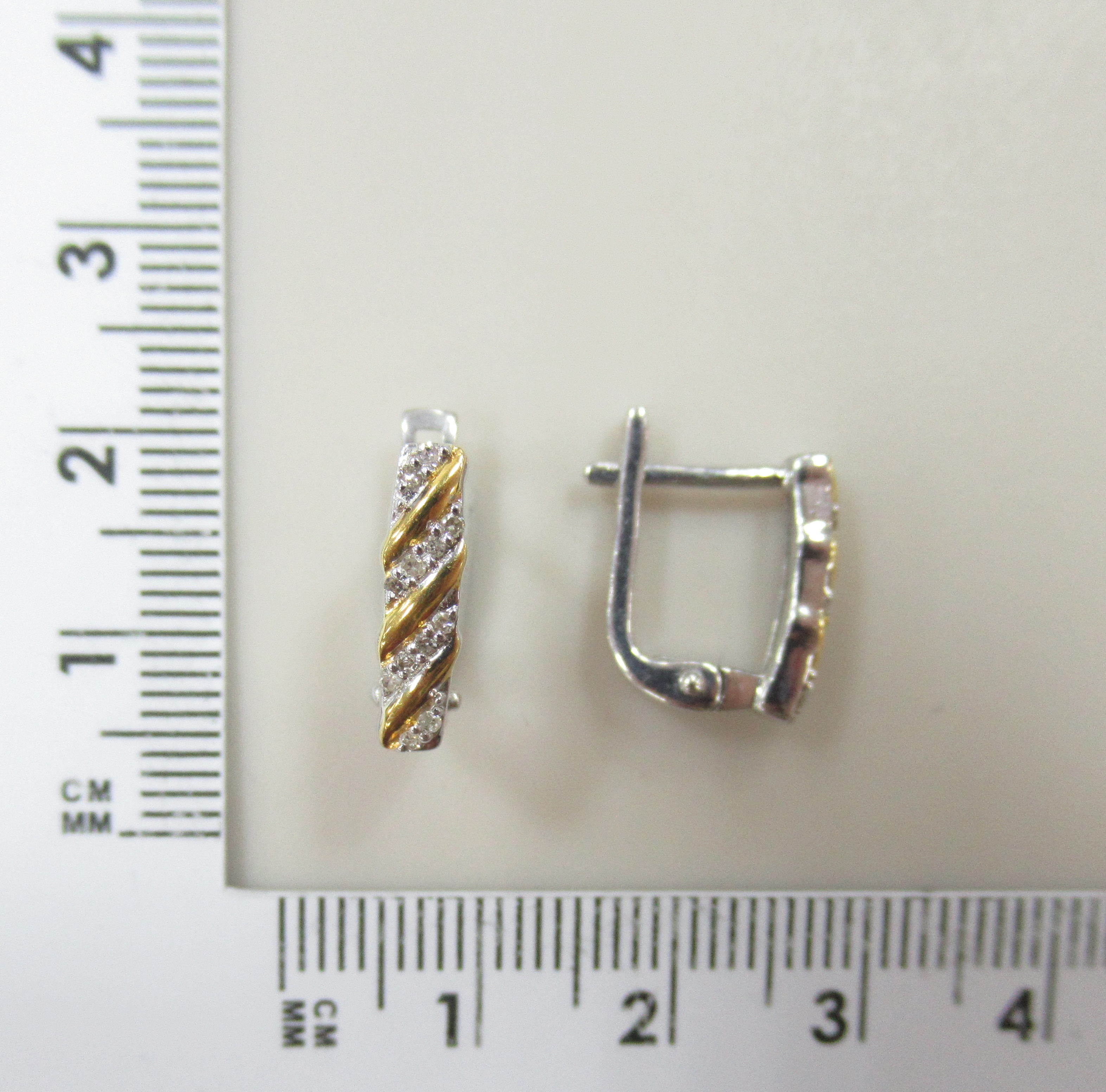 Серебряные серьги с бриллиантами
